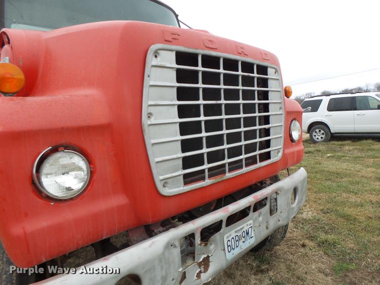 image for item DA3357 1984 Ford LNT9000 tender truck