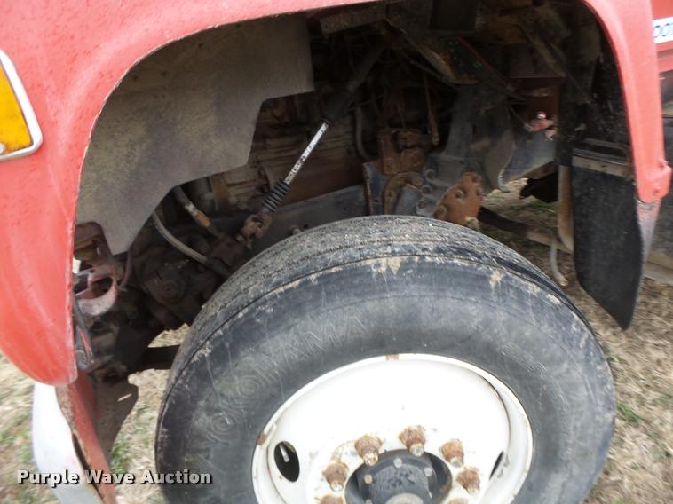 image for item DA3357 1984 Ford LNT9000 tender truck