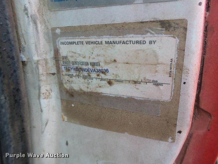 image for item DA3357 1984 Ford LNT9000 tender truck