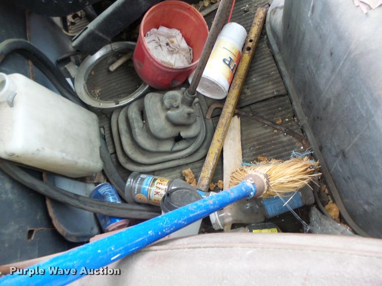 image for item DA3357 1984 Ford LNT9000 tender truck