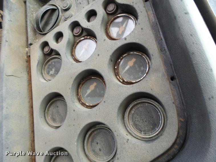 image for item DA3357 1984 Ford LNT9000 tender truck