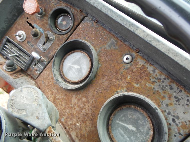 image for item DA3357 1984 Ford LNT9000 tender truck