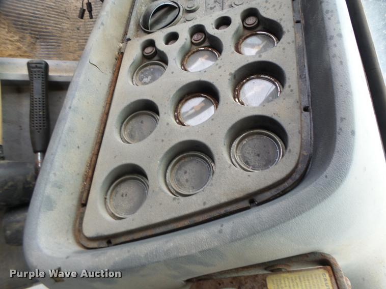 image for item DA3357 1984 Ford LNT9000 tender truck