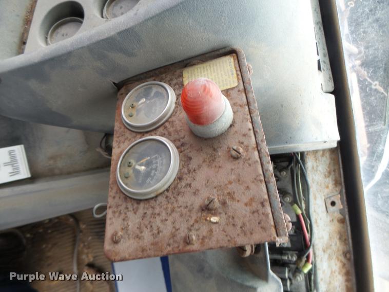 image for item DA3357 1984 Ford LNT9000 tender truck