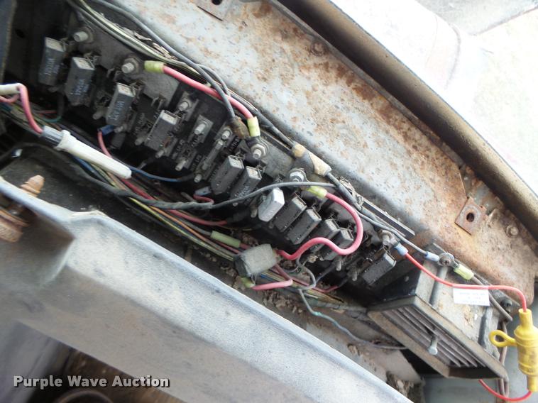 image for item DA3357 1984 Ford LNT9000 tender truck