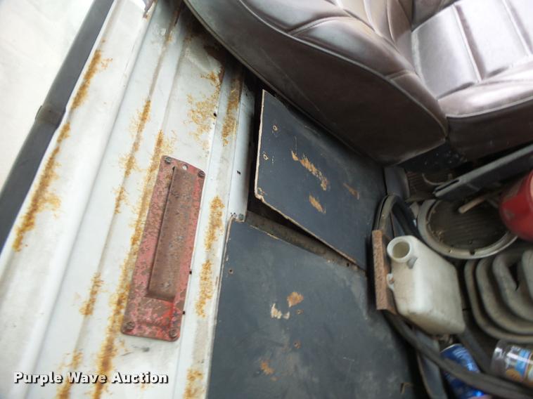 image for item DA3357 1984 Ford LNT9000 tender truck