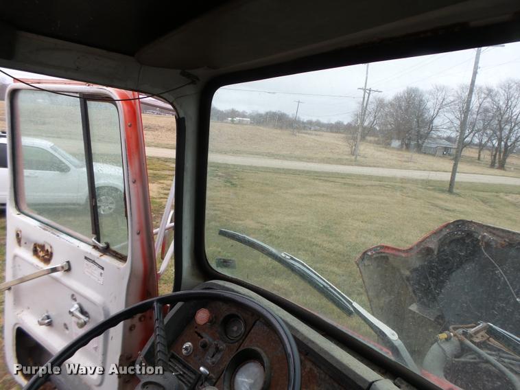 image for item DA3357 1984 Ford LNT9000 tender truck