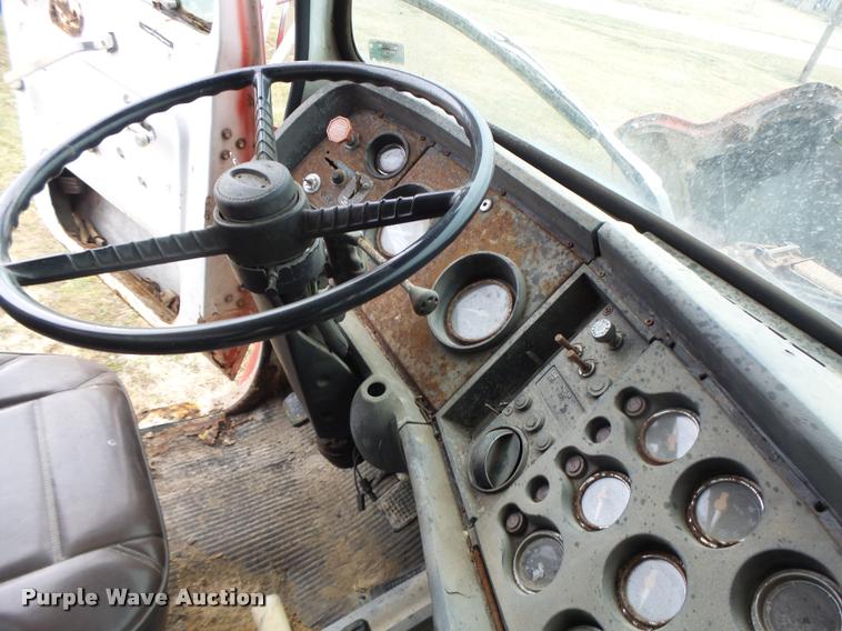 image for item DA3357 1984 Ford LNT9000 tender truck