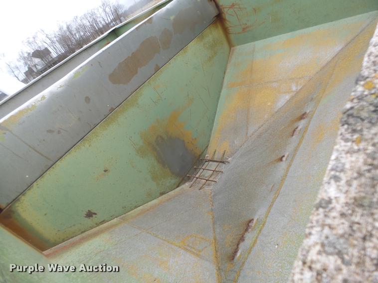 image for item DA3357 1984 Ford LNT9000 tender truck