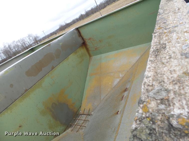 image for item DA3357 1984 Ford LNT9000 tender truck