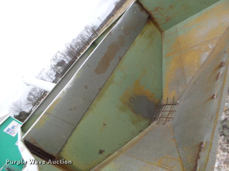 image for item DA3357 1984 Ford LNT9000 tender truck