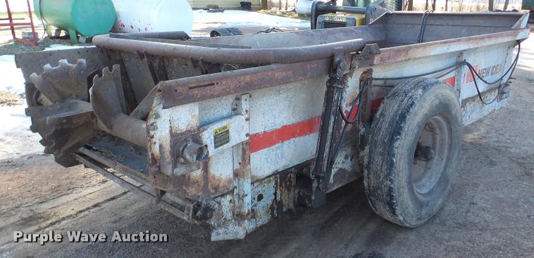 image for item DA7350 New Idea 3626 manure spreader