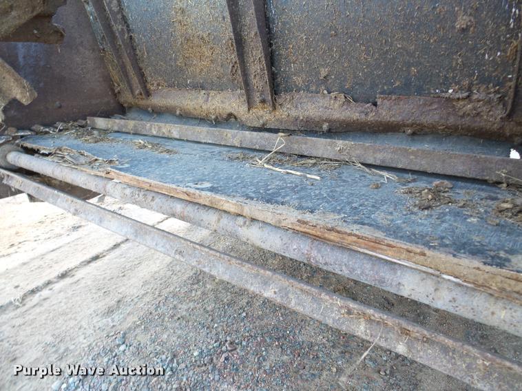 image for item DA7350 New Idea 3626 manure spreader