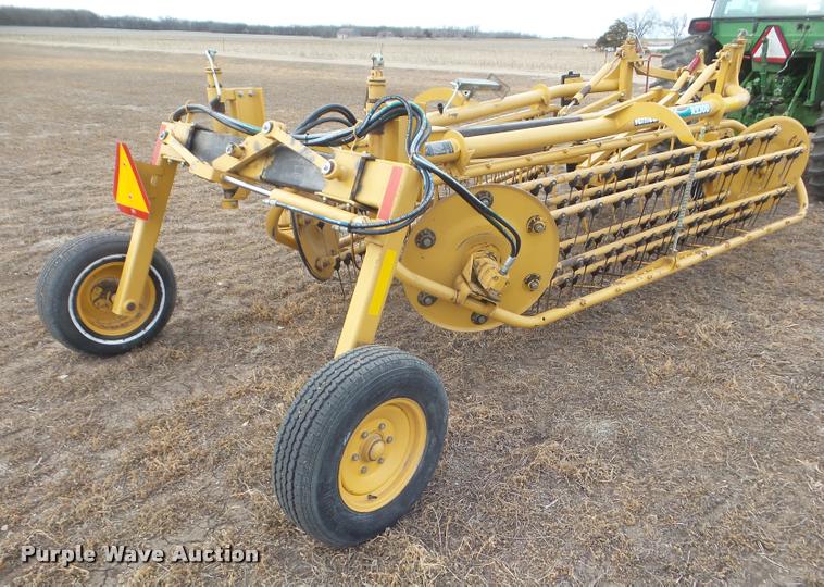 image for item DA7726 2007 Vermeer R2300 twin hay rake