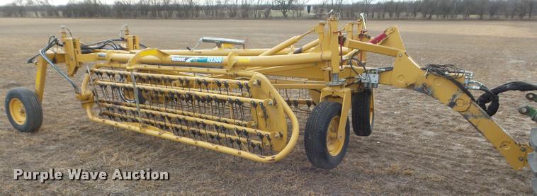 image for item DA7726 2007 Vermeer R2300 twin hay rake