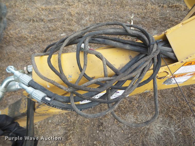 image for item DA7726 2007 Vermeer R2300 twin hay rake