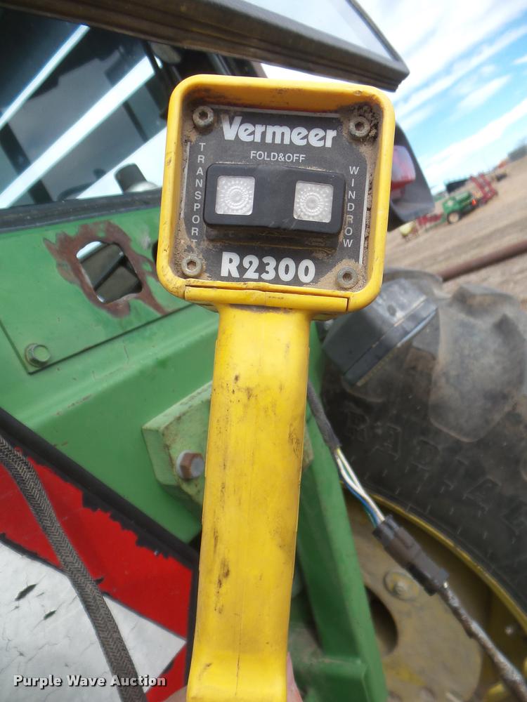 image for item DA7726 2007 Vermeer R2300 twin hay rake