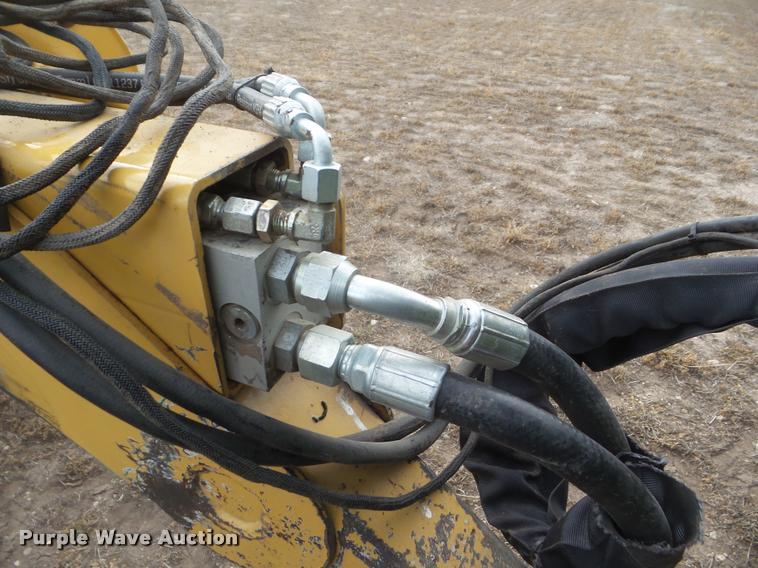 image for item DA7726 2007 Vermeer R2300 twin hay rake