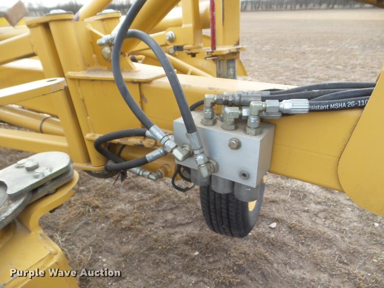 image for item DA7726 2007 Vermeer R2300 twin hay rake