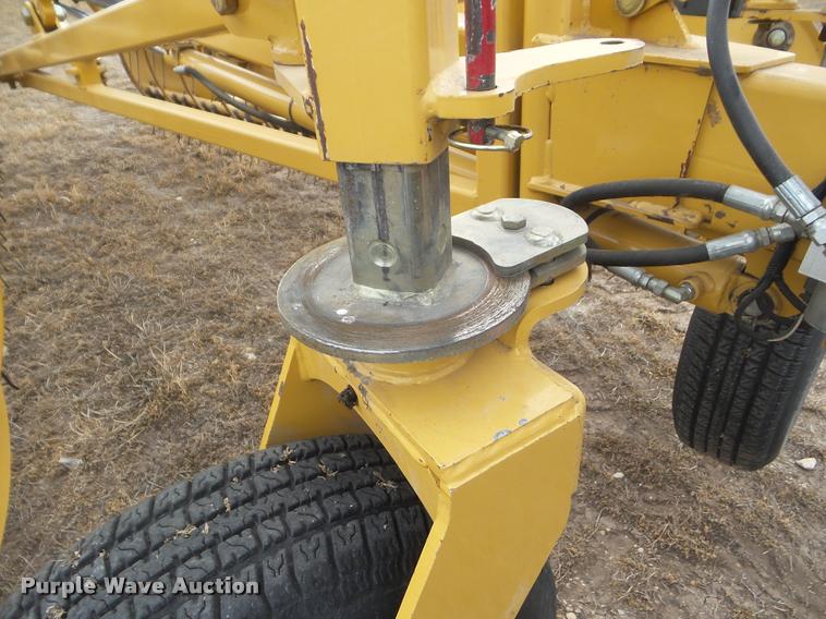 image for item DA7726 2007 Vermeer R2300 twin hay rake