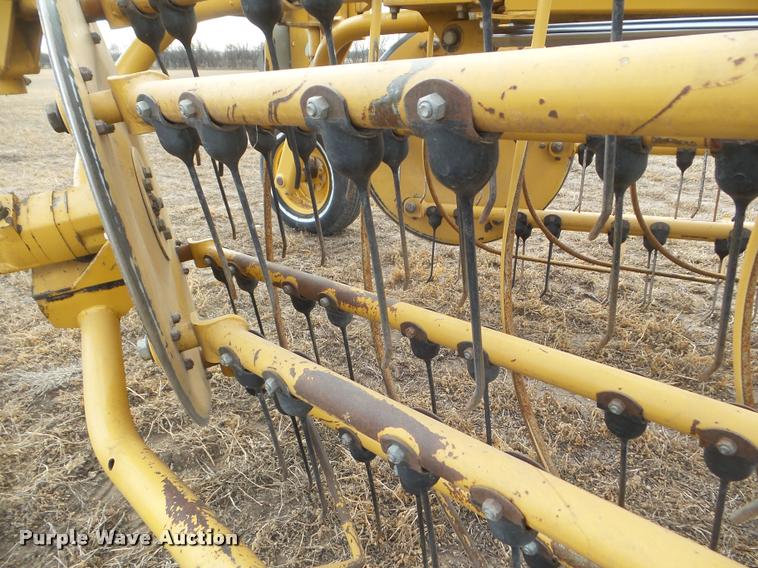 image for item DA7726 2007 Vermeer R2300 twin hay rake