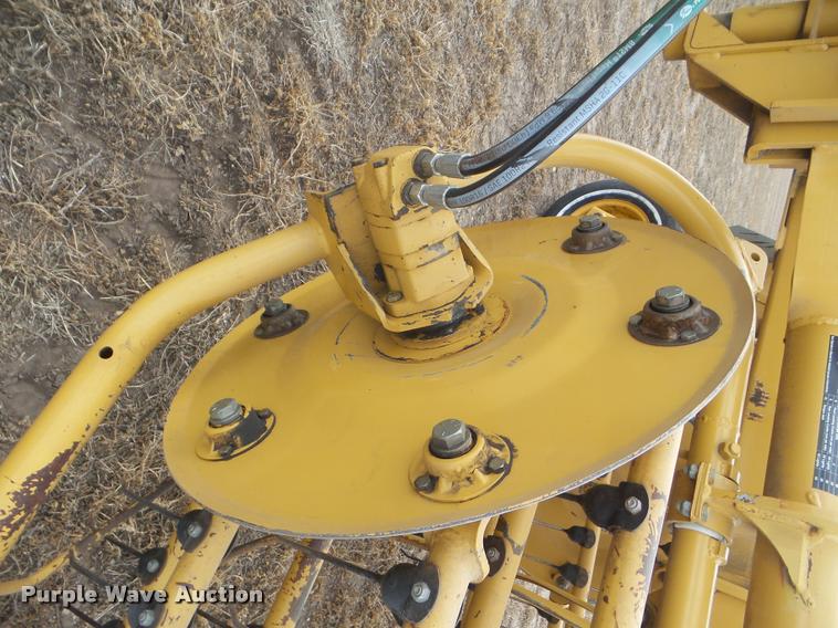 image for item DA7726 2007 Vermeer R2300 twin hay rake