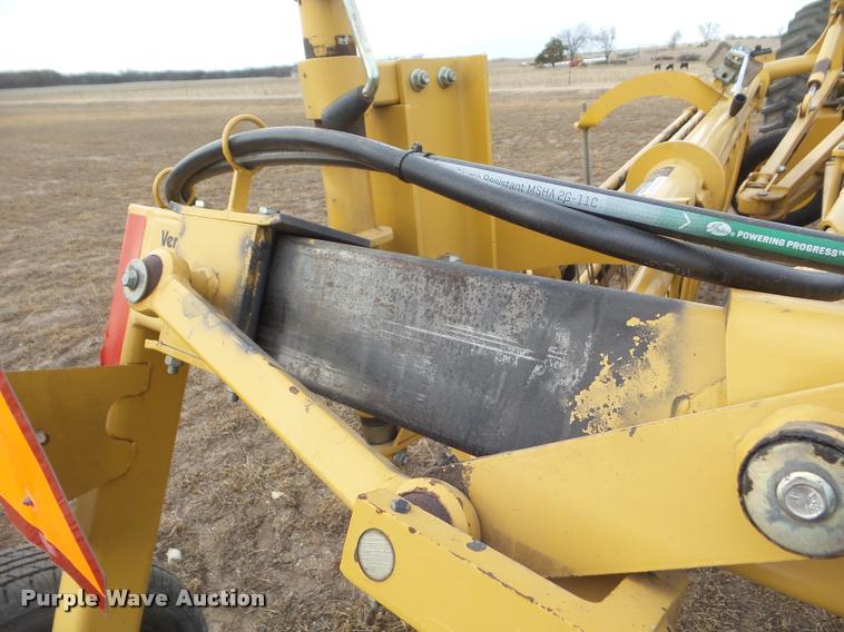 image for item DA7726 2007 Vermeer R2300 twin hay rake