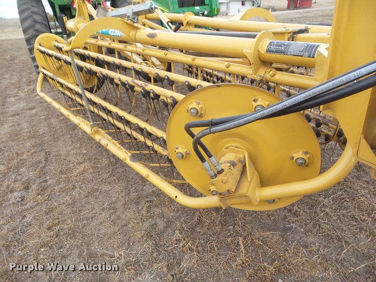 image for item DA7726 2007 Vermeer R2300 twin hay rake