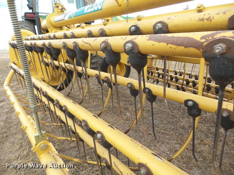 image for item DA7726 2007 Vermeer R2300 twin hay rake