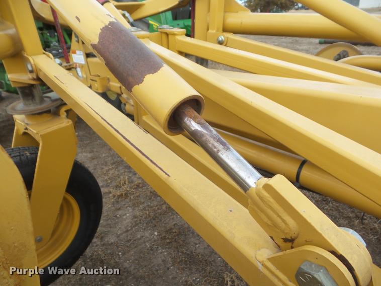 image for item DA7726 2007 Vermeer R2300 twin hay rake