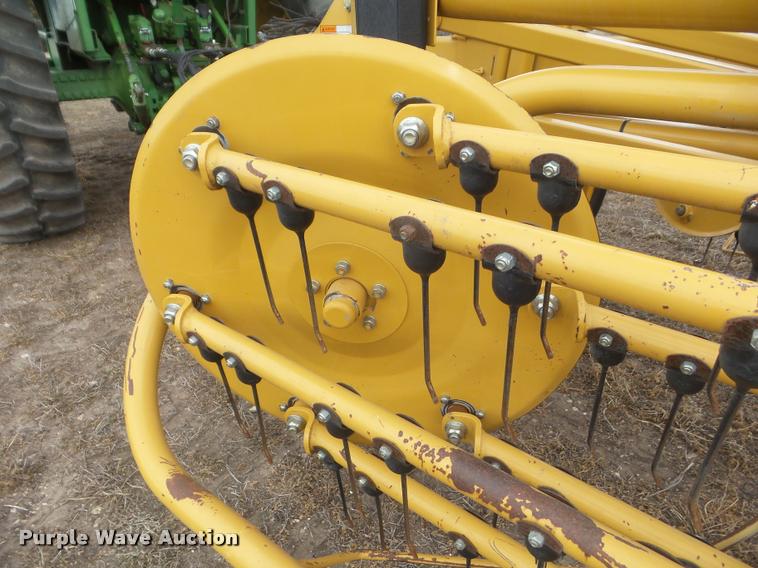 image for item DA7726 2007 Vermeer R2300 twin hay rake
