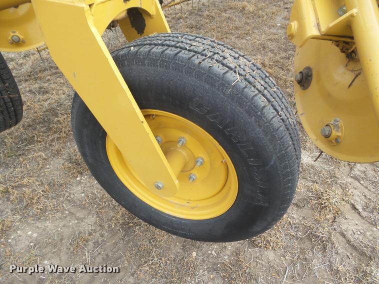 image for item DA7726 2007 Vermeer R2300 twin hay rake