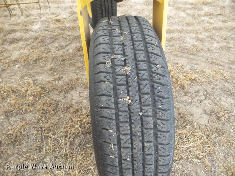 image for item DA7726 2007 Vermeer R2300 twin hay rake