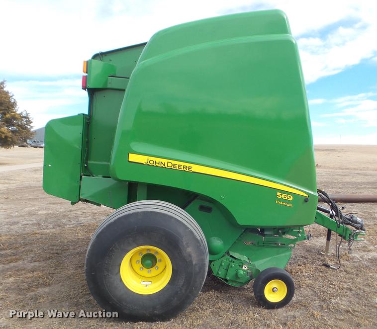 image for item DA7727 2013 John Deere 569 Premium round baler