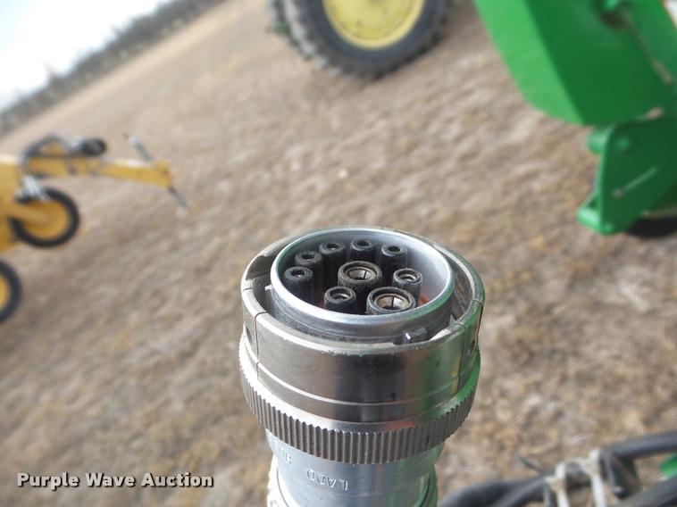 image for item DA7727 2013 John Deere 569 Premium round baler