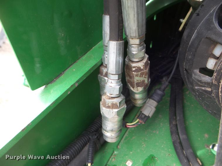 image for item DA7727 2013 John Deere 569 Premium round baler