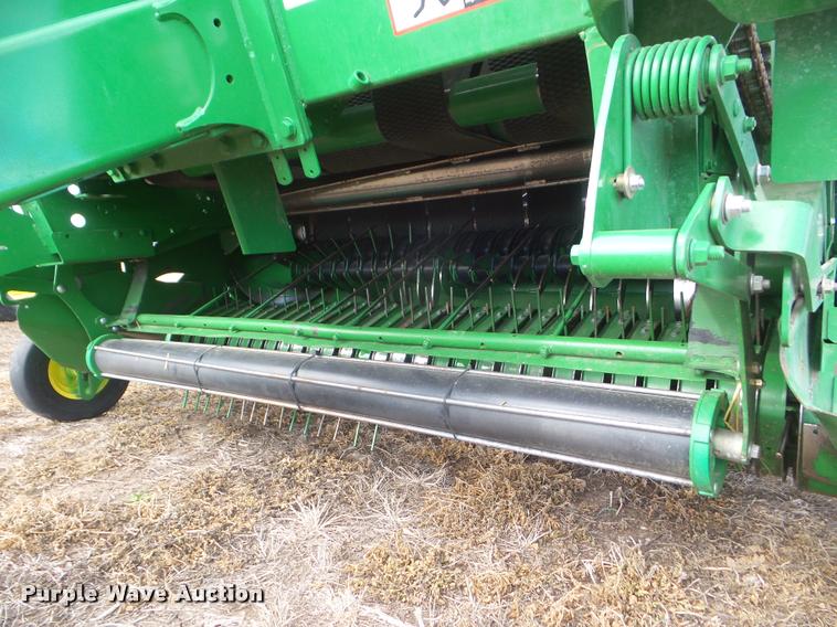 image for item DA7727 2013 John Deere 569 Premium round baler