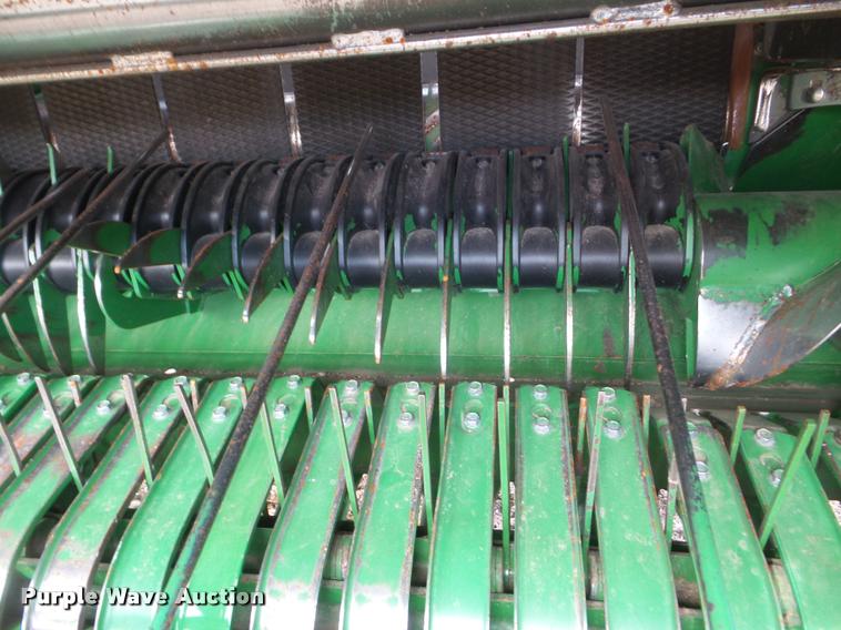image for item DA7727 2013 John Deere 569 Premium round baler