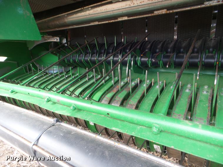 image for item DA7727 2013 John Deere 569 Premium round baler