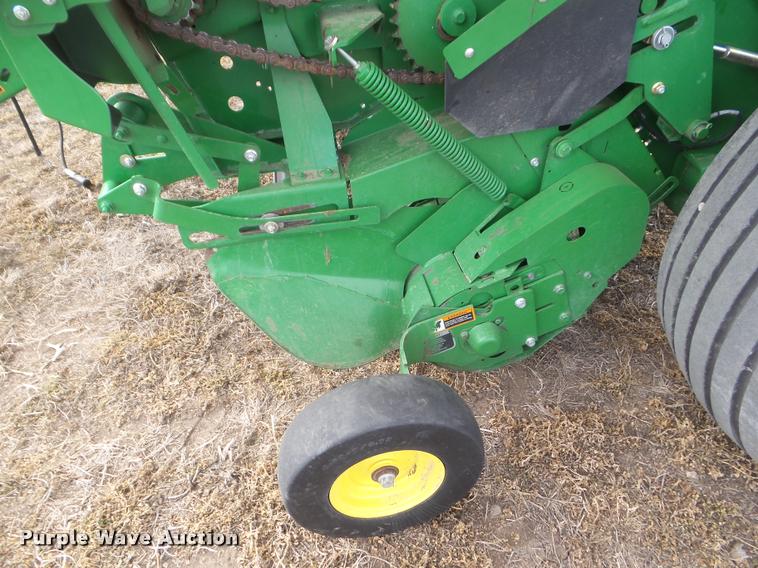 image for item DA7727 2013 John Deere 569 Premium round baler