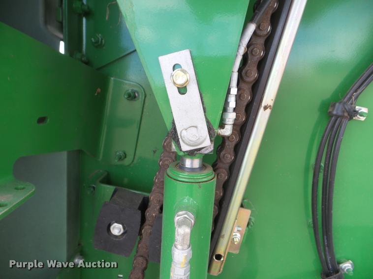 image for item DA7727 2013 John Deere 569 Premium round baler
