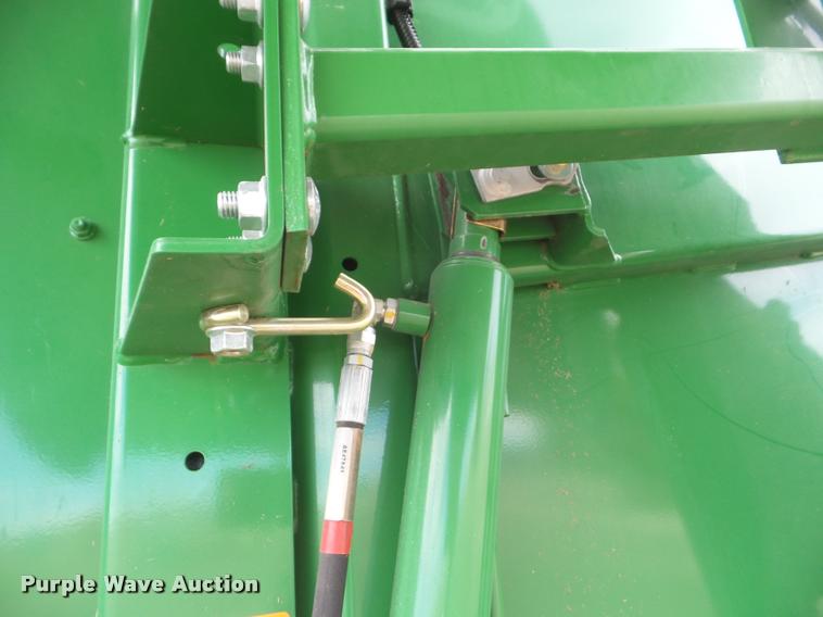 image for item DA7727 2013 John Deere 569 Premium round baler