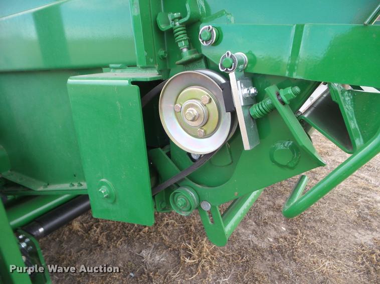 image for item DA7727 2013 John Deere 569 Premium round baler