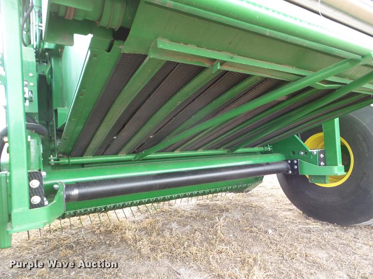 image for item DA7727 2013 John Deere 569 Premium round baler