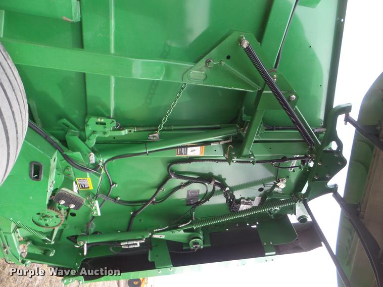 image for item DA7727 2013 John Deere 569 Premium round baler