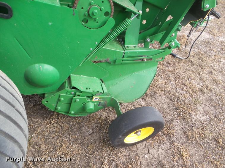 image for item DA7727 2013 John Deere 569 Premium round baler