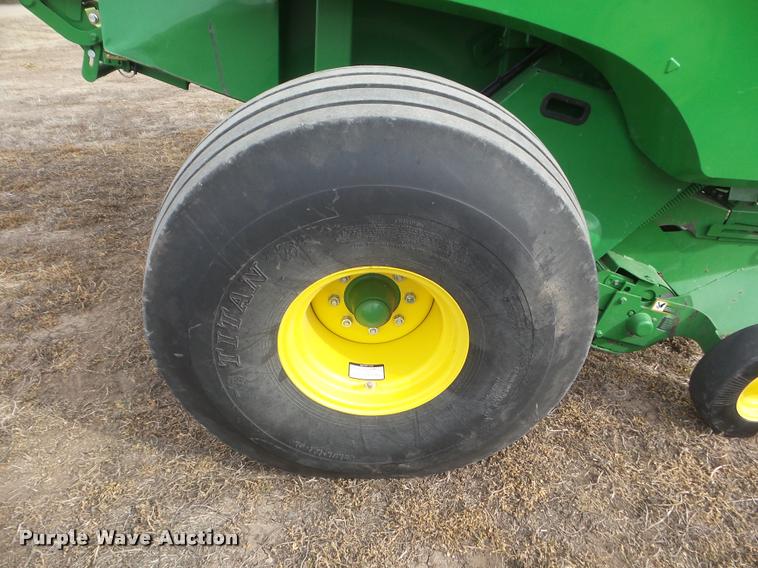 image for item DA7727 2013 John Deere 569 Premium round baler