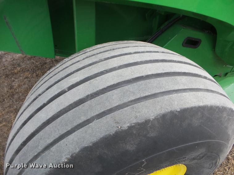 image for item DA7727 2013 John Deere 569 Premium round baler