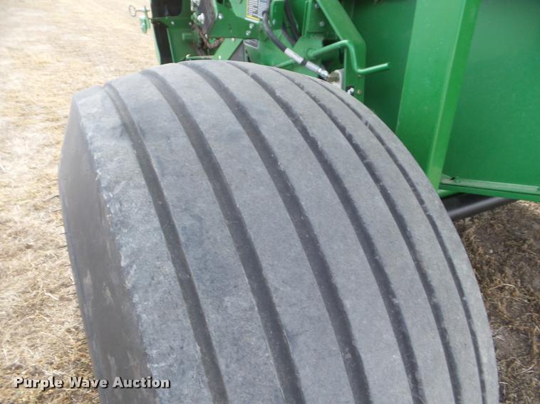 image for item DA7727 2013 John Deere 569 Premium round baler