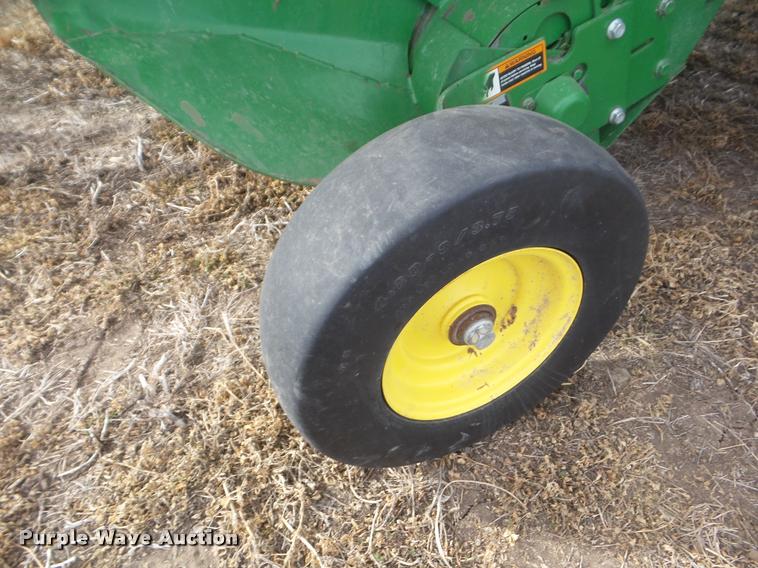 image for item DA7727 2013 John Deere 569 Premium round baler